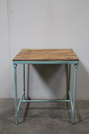 Stoer vintage metalen tafel bistro keukentafel eettafel tafeltje buro bureau met houten blad kinder  landelijk industrieel turqouise blauw groenblauw