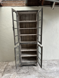 Oud naturel vergrijsd houten hoge kast vitrinekast keukenkast servies winkelkast wandkast wandmeubel landelijk vintage H235 x B78 x D43 cm