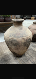 Prachtige grote orginele oude aardewerk kruik pot vaas groot op voet landelijk nr 89