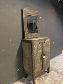 Stoere oude vergrijsd doorleefd houten truckwood kast kastje klos aura Peeperkorn hal klosje dressoir houten oud hout commode landelijk stoer robuust 2 deurtjes aura Peeperkorn klos klosje