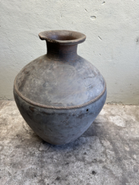 Prachtige vergrijsd antieke claypot Nepal kruik stenen vaas pot landelijk stoer sober vintage 73 x 51 cm