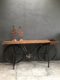 Hele gave metalen vintage industriële Sidetable bar balie gemaakt van een oude fiets met oud houten blad werkbank toonbank bijzettafel sideboard bike  zwart grijs