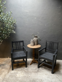 Oude zwarte houten stoelen stoel landelijk stoer zwart vintage