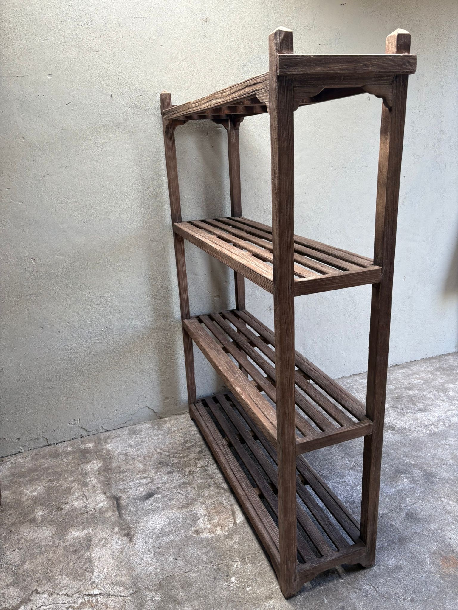 Groot oud vergrijsd doorleefd houten rek kast boekenkast legkast landelijk stoer authentiek H190 x B140 x D40 cm
