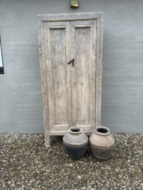 Prachtige grote vergrijsd houten 2deurs dichte kast linnenkast keukenkast boekenkast archief ordners landelijk sober