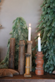 Oude vintage houten kandelaars kandelaar dinerkaars