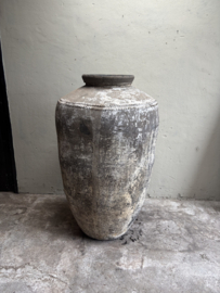 Grote oude grijs stenen kruik H139 cm vaas bloembak bloempot pot grijze mega landelijk olijfpot olijfkruik waterkruik nr A2