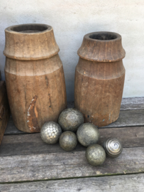 Oude metalen ballen bollen bal bol landelijk stoer vintage industrieel robuust oud/antiek?
