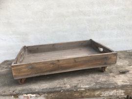 Vergrijsd houten dienblad tray kist op wieltjes industrieel landelijk vintage stoer hout grijs