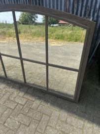 Grote vergrijsd houten spiegel Stalraamspiegel B180 x H121 cm kozijn toog toogspiegel landelijk stoer sober industrieel