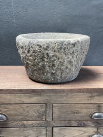 Oude stenen hardstenen wasbak trog vijzel schaal kom bak buitenkeuken toilet rond gootsteen stoer landelijk sober 36 x 36 x H21 cm