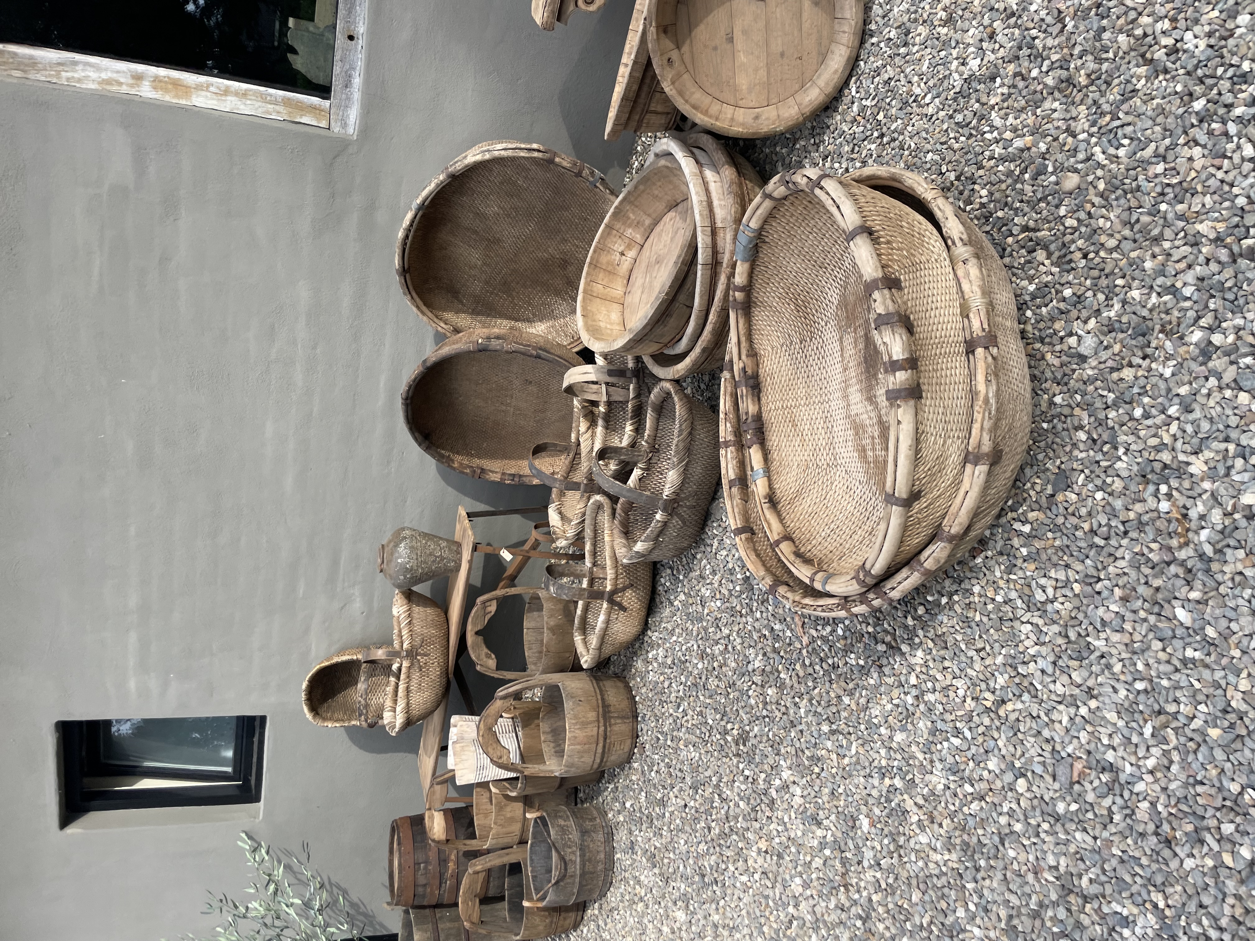 Gave grote ronde vergrijsde rieten rotan mand basket korf 85 cm landelijk sober