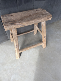 Grote grove vergrijsd houten kruk zadelkruk tafeltje bankje landelijk stoer J123