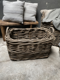 Rechthoekige grote vergrijsd rotan mand basket grof 86 x 55 cm landelijk stoer