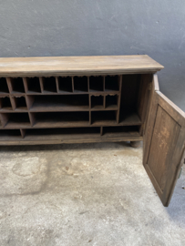 Groot origineel oud dressoir toonbank uniek item kast sidetable vakkenkast wijnkast vakken keukeneiland keukenblok landelijk stoer industrieel vintage