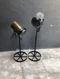 Oude metalen lamp staande lamp vloerlamp industrieel fabriekslamp vloerlamp vintage