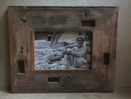 Grote houten  fotolijst lijstje prent zwart wit foto vintage grof ruw houten lijst vintage hout landelijke stijl