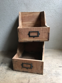 Stoere oud houten bak gruttersbak schap box la lade schuifbak schuifla tijdschriftenbak ordner landelijk stoer robuust industrieel  hout