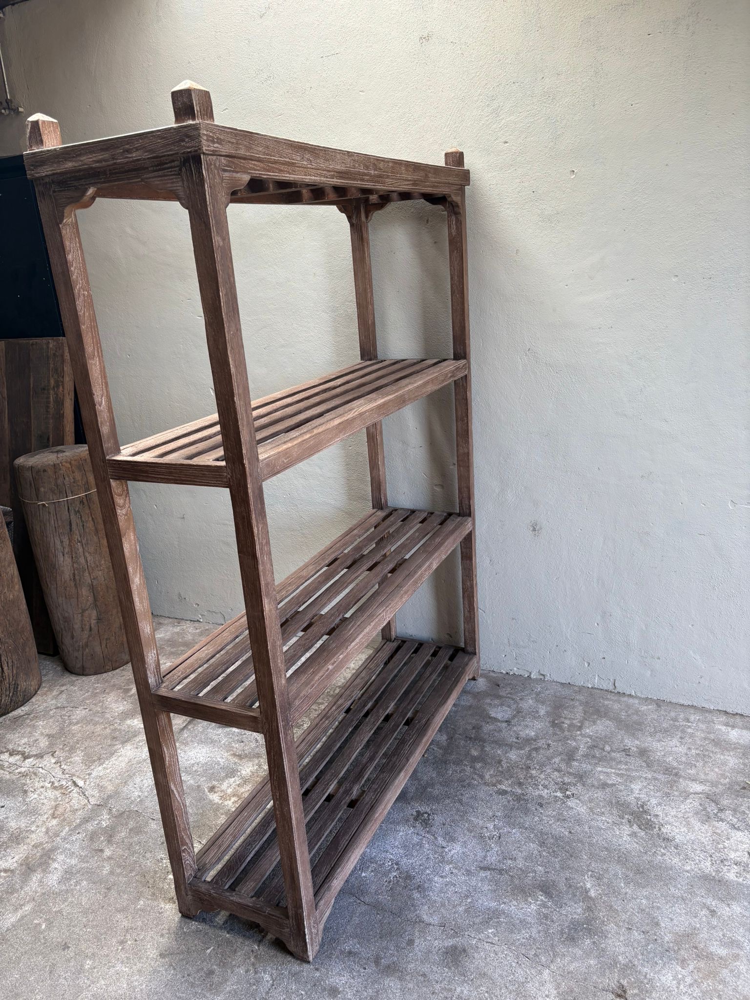 Groot oud vergrijsd doorleefd houten rek kast boekenkast legkast landelijk stoer authentiek H190 x B140 x D40 cm
