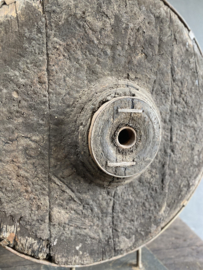 MEGAgroot orgineel oud vergrijsd doorleefd houten wiel ornament rond H103 x B96 cm raamdecoratie op voet eye-catcher landelijk industrieel stoer