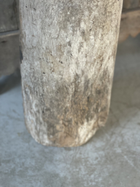 Grote oude vergrijsd houten vaas pot kruik  landelijk stoer robuust