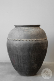 Prachtige grote oude stenen kruik pot vaas grijs beige H61 x 48 cm landelijk sober
