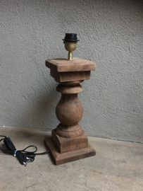 Stoere naturel bruine houten grote  balusterlamp 65 cm tafellamp landelijk stoer robuust hout