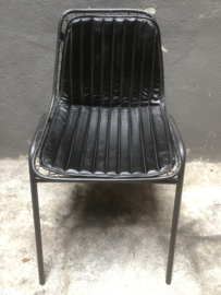 Stoere metalen stoel stoelen stoeltjes Eetkamerstoel keukenstoel ijzer met zwart leer kussen zitting industrieel landelijk vintage retro