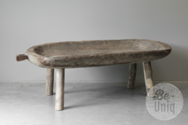 Unieke grote vergrijsd houten salontafel tafel ovaal 130 x 75 x H45 cm landelijk sober nostalgisch schaal trog