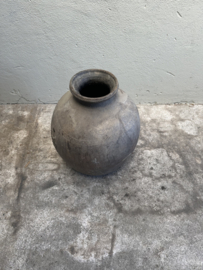 Prachtige vergrijsd antieke claypot Nepal kruik stenen vaas pot landelijk stoer sober vintage 57 x 40 cm
