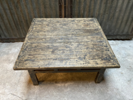 Oud vergrijsd houten salontafel zwart bijzettafel mooie nerf vierkant 95 x 92 x H46 cm hout landelijk industrieel robuust oud hout vintage sidetable hoektafel