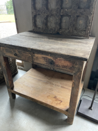 Heel stoer oud grof houten tafel kast Sidetable keukeneiland werkbank landelijk stoer robuust industrieel