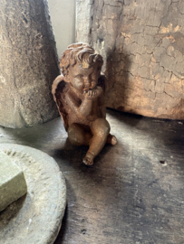 Gietijzeren engeltje engel handkus beeldje roest roestbruin engeltje
