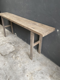 Oude robuuste landelijke vergrijsd houten sidetable wastafel meubel werkbank 190 x 35 x H79,5 cm landelijk stoer robuust grof hout