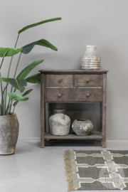 Oud vergrijsd houten ladekast ladekastje sidetable sideboard wandtafel kast kastje landelijk stoer