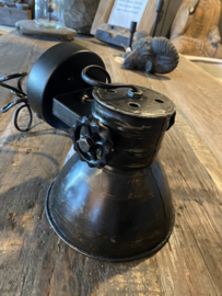 Industriële oud gerecycled metalen spotje hanglamp wandlamp 1 zwarte zwart kap spot spots  plafondlamp plafoniere metaal verstelbaar landelijk stoer vintage