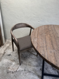 Vergrijsd houten stoel met stoffen zitting armstoel stoelen eetkamerstoelen met armleuning landelijk modern strak rond