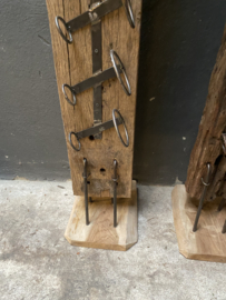 Stoer oud houten wijnrek landelijk industrieel vintage urban oude biels klein 175 cm railway spoorbiels balk hout wijnflessenhouder
