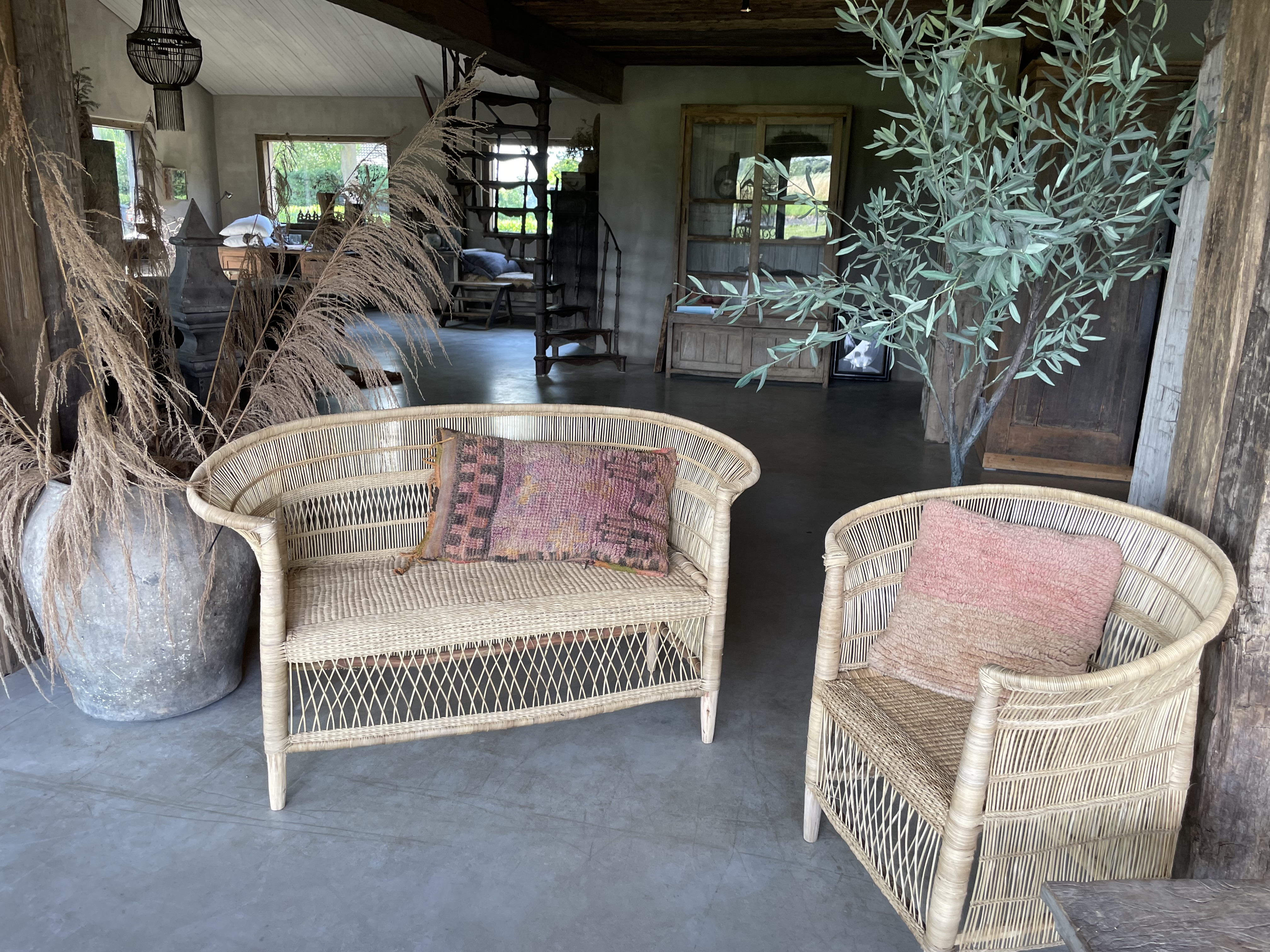 Prachtige naturel rotan rieten bank bankje stoel Malawi cane love Seat chair fauteuil lounge natural landelijk sober Ibiza