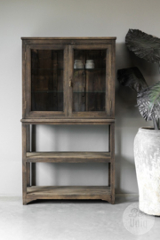 Oude hoge houten kast vitrinekast keukenkast glaskast servies landelijk 168 x 93 x 32 cm