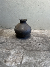 Prachtige vergrijsd antieke claypot Nepal kruik stenen vaas pot landelijk stoer sober vintage 37 x 34 cm