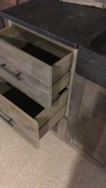 Stoer vergrijsd houten keukenblok keuken keukentje (buiten)keuken oud Elmwood 260 cm met hardstenen blad en dubbele wasbak landelijk stoer grijs