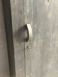 Grote grijze antraciet grijs houten kast 1 deurs deur Lieke stoer landelijk zwart