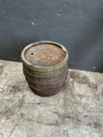 Nostalgisch  oude houten wijnvat tafeltje krukje bijzettafel decoratie ton tonnetje