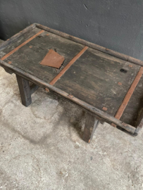 Hele gave stoere oude houten salontafel bijzettafel met metalen details landelijk lounge sidetable doorleefd industrieel vintage urban 105 x 50 x H45 cm
