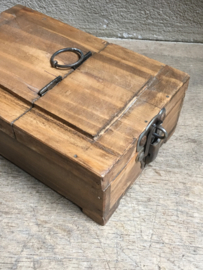 Oude houten sloophouten box doos shaving scheerbox opmaak make-up spiegeltje landelijk industrieel Brocant vintage