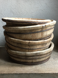Prachtige oude kleine ronde olijfbak houten schaal bak kaasmal kaasbak landelijk olijfbak