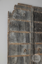 Stoere vergrijsd houten deur poort Luik zwart grijs roest metaal mat wandpaneel wandscherm wanddecoratie landelijk stoer industrieel urban 214 x 110  cm