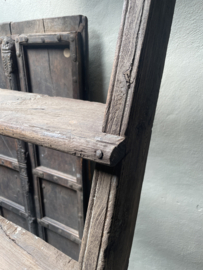 Stoere stevige originele oud doorleefd vergrijsd houten trap ladder rechte steektrap vide vliering zolder kelder opkamer kast landelijk rek schap zoldertrap boerderij industrieel stoer 263 x 65 cm