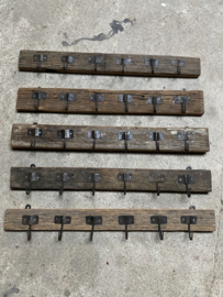 Railway houten kapstok oud hout stoer landelijk plank grof nerf  wandhaken wandkapstok industrieel